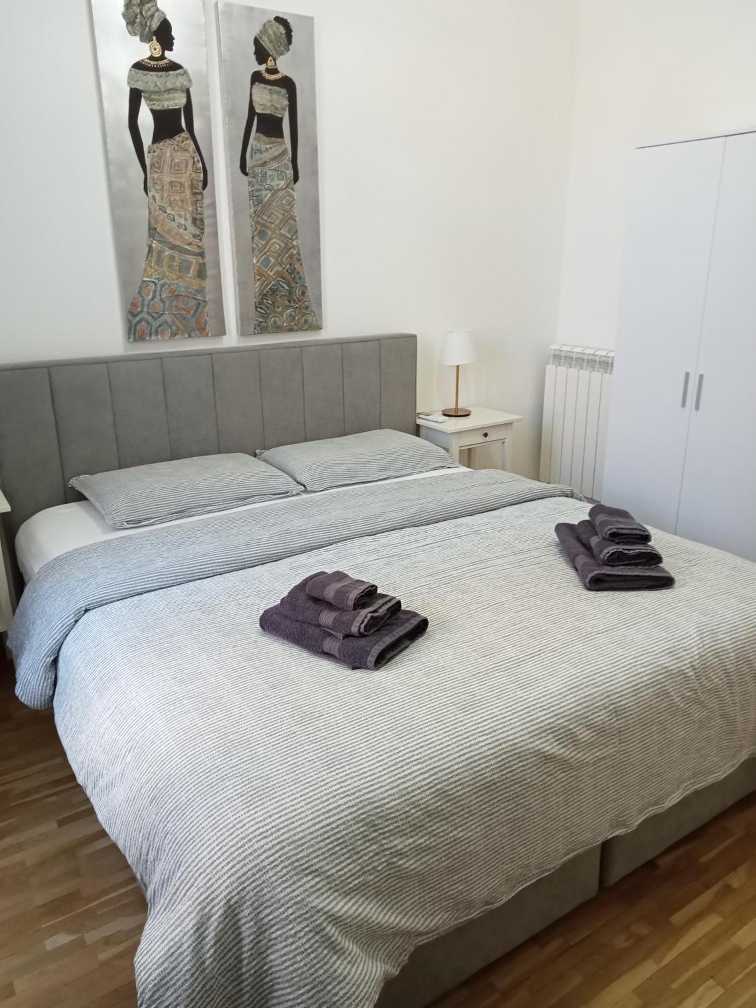 Fenix Rooms Trieste Bagian luar foto
