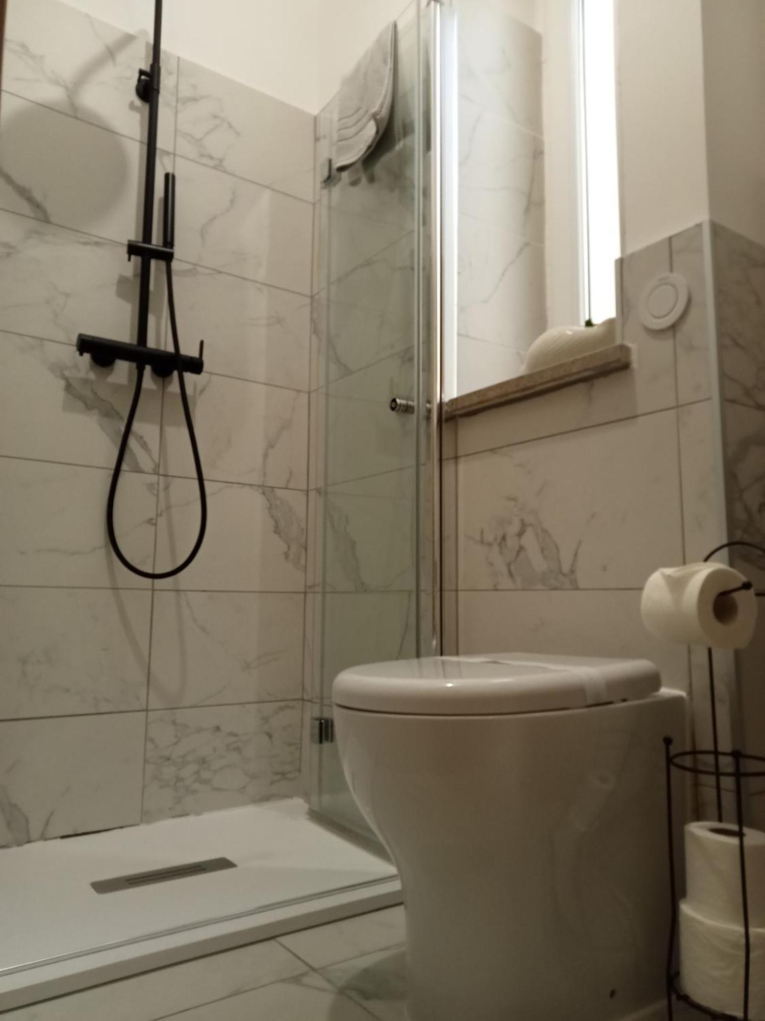 Fenix Rooms Trieste Bagian luar foto